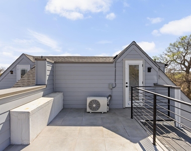 1402 Summit St - Photo Thumbnail 31