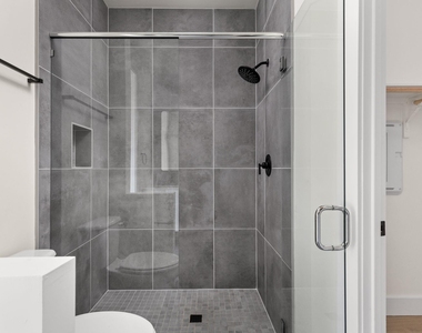 1402 Summit St - Photo Thumbnail 18