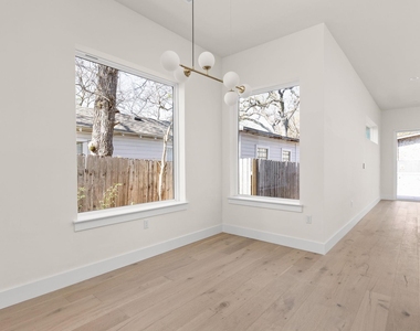 1402 Summit St - Photo Thumbnail 5