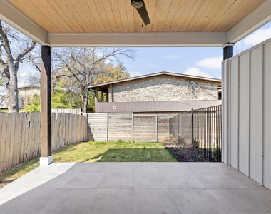 1402 Summit St - Photo Thumbnail 32