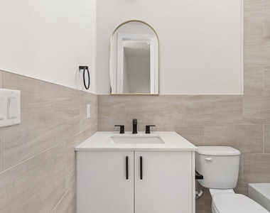 1402 Summit St - Photo Thumbnail 25