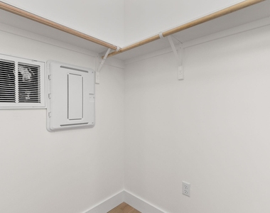 1402 Summit St - Photo Thumbnail 19