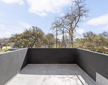 1402 Summit St - Photo Thumbnail 22