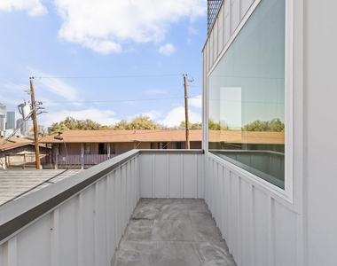 1402 Summit St - Photo Thumbnail 20