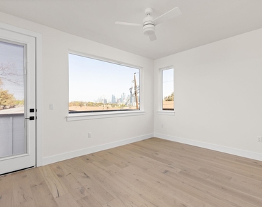 1402 Summit St - Photo Thumbnail 14