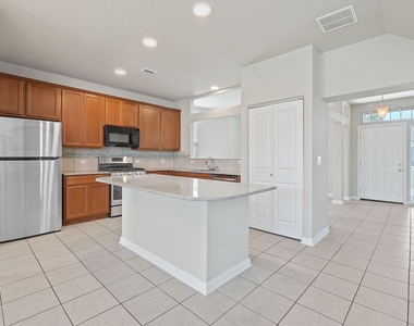 216 Greene Dr - Photo Thumbnail 3