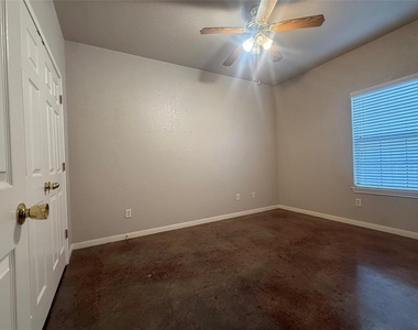 1406 Bergin Ct - Photo Thumbnail 12