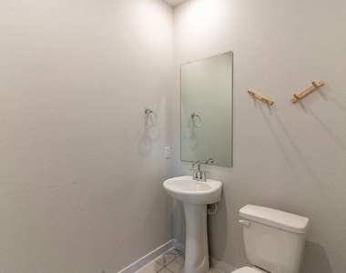 605 W South St - Photo Thumbnail 13