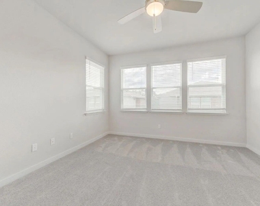 605 W South St - Photo Thumbnail 6