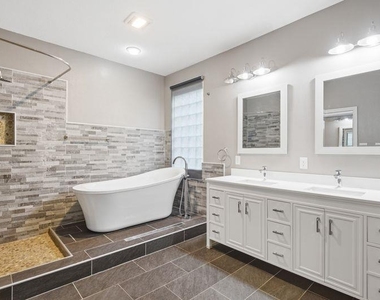 10008 Lachlan Dr - Photo Thumbnail 5
