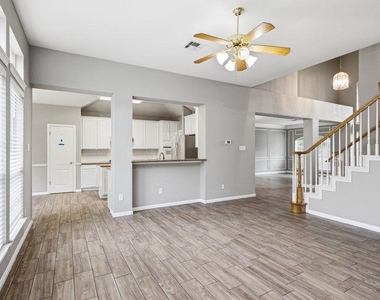 10008 Lachlan Dr - Photo Thumbnail 7