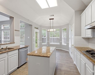 10008 Lachlan Dr - Photo Thumbnail 3