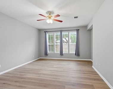 10008 Lachlan Dr - Photo Thumbnail 15