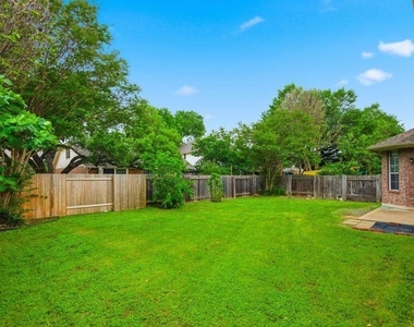 10008 Lachlan Dr - Photo Thumbnail 27