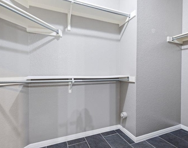 10008 Lachlan Dr - Photo Thumbnail 12