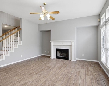 10008 Lachlan Dr - Photo Thumbnail 8