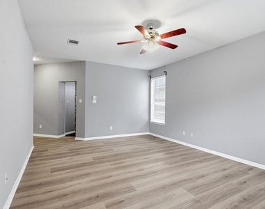 10008 Lachlan Dr - Photo Thumbnail 14