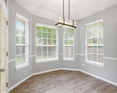 10008 Lachlan Dr - Photo Thumbnail 9