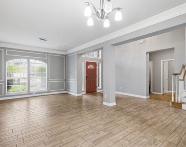 10008 Lachlan Dr - Photo Thumbnail 17