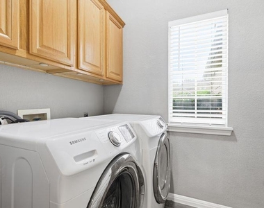 10008 Lachlan Dr - Photo Thumbnail 11