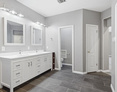 10008 Lachlan Dr - Photo Thumbnail 6