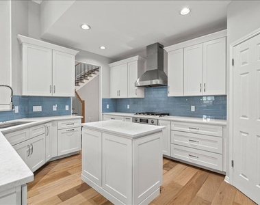 5301 Deerwood Ln - Photo Thumbnail 9