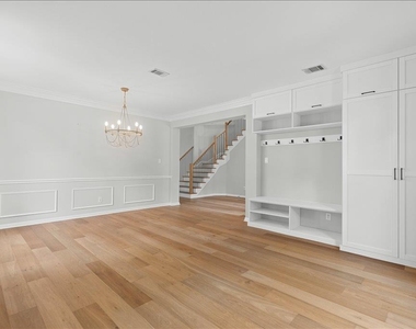 5301 Deerwood Ln - Photo Thumbnail 4