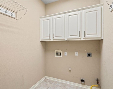 5301 Deerwood Ln - Photo Thumbnail 17