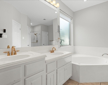 5301 Deerwood Ln - Photo Thumbnail 14
