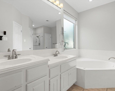 5301 Deerwood Ln - Photo Thumbnail 27