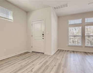 605 W South St - Photo Thumbnail 2