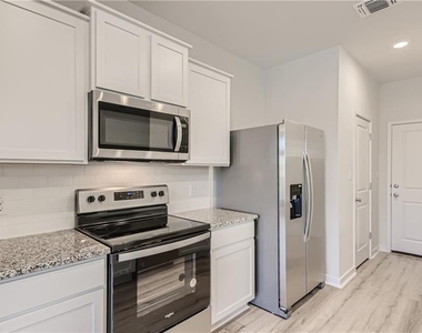 605 W South St - Photo Thumbnail 6