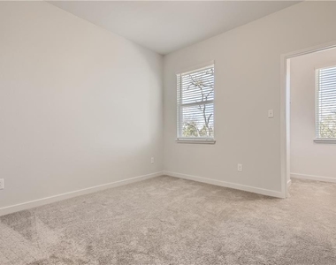 605 W South St - Photo Thumbnail 12