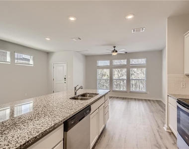 605 W South St - Photo Thumbnail 3