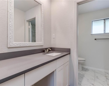 4200 Everest Ln - Photo Thumbnail 26