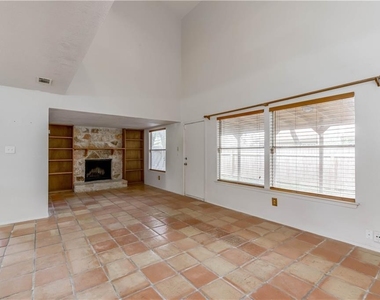 4200 Everest Ln - Photo Thumbnail 4