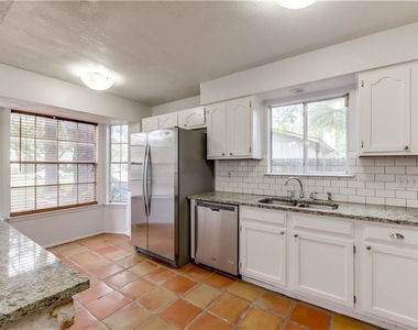 4200 Everest Ln - Photo Thumbnail 10