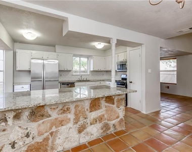 4200 Everest Ln - Photo Thumbnail 9