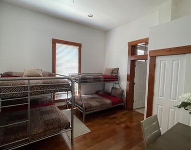 1000 E 8th St - Photo Thumbnail 16