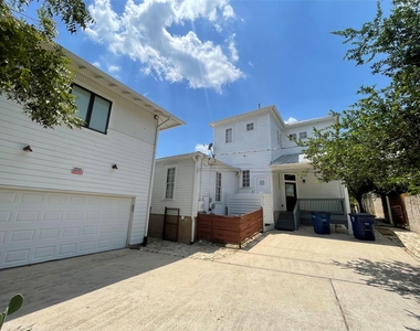 1000 E 8th St - Photo Thumbnail 24