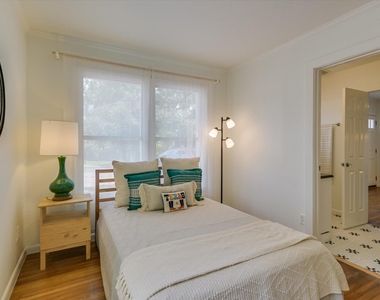 1110 W 22nd St - Photo Thumbnail 10