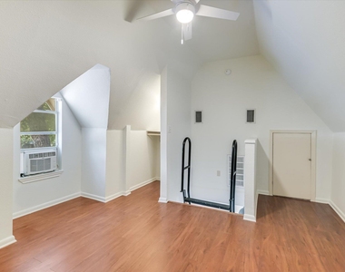 1110 W 22nd St - Photo Thumbnail 2