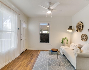 1110 W 22nd St - Photo Thumbnail 17