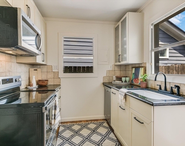 1110 W 22nd St - Photo Thumbnail 11