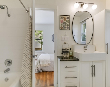 1110 W 22nd St - Photo Thumbnail 7