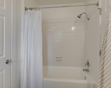 1110 W 22nd St - Photo Thumbnail 6