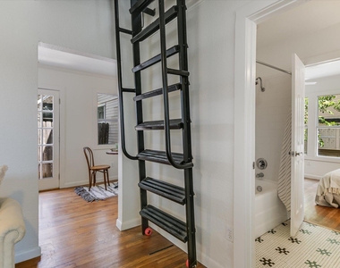 1110 W 22nd St - Photo Thumbnail 5
