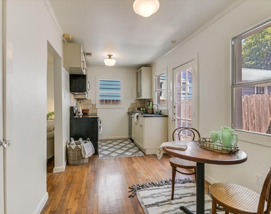 1110 W 22nd St - Photo Thumbnail 13