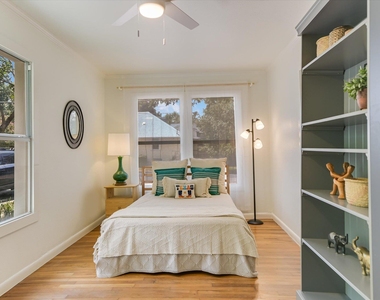 1110 W 22nd St - Photo Thumbnail 9