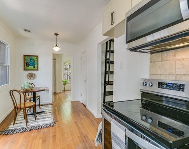 1110 W 22nd St - Photo Thumbnail 12
